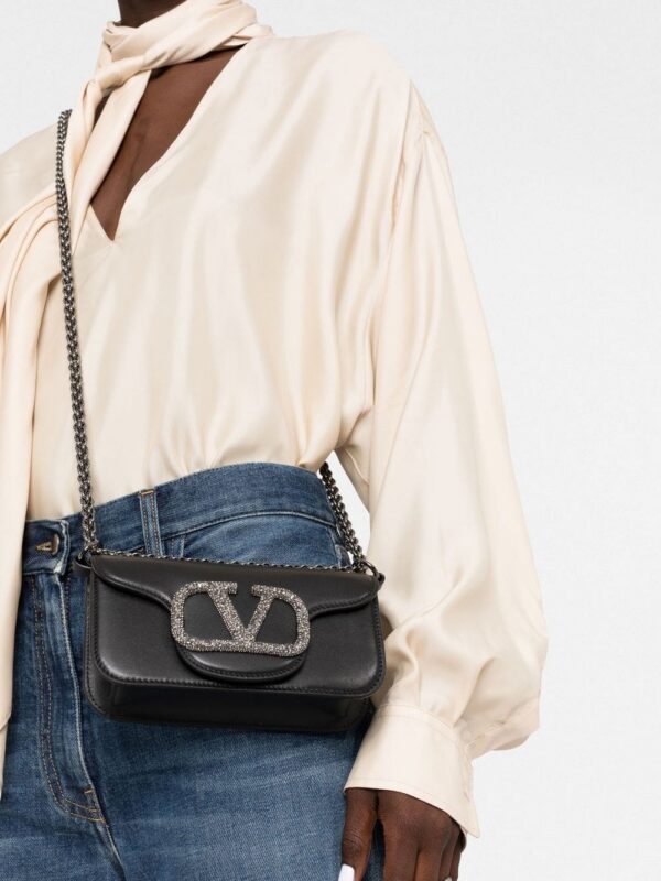 18365303_40545775_1000.jpg Valentino Garavani small Locò shoulder bag