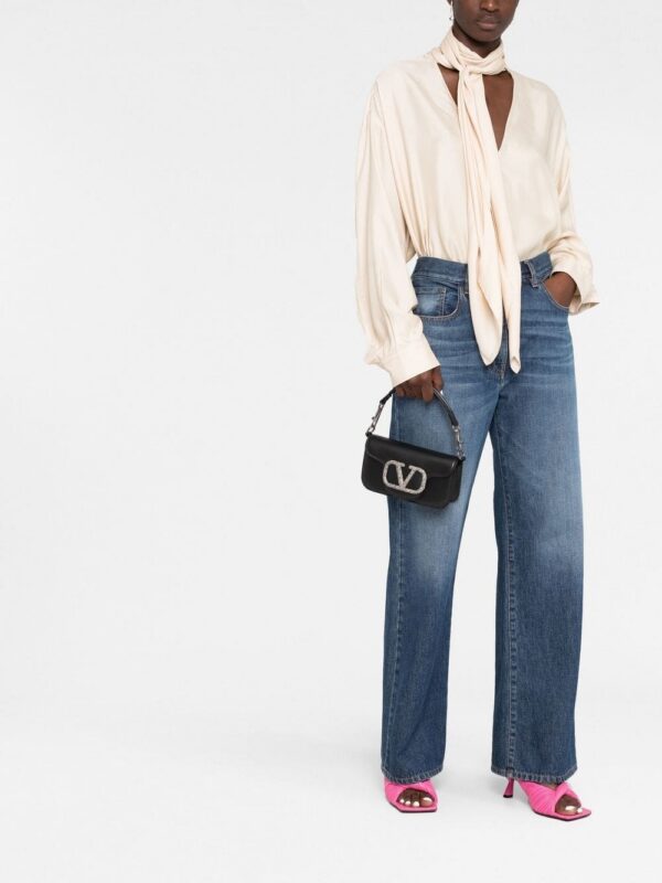 18365303_40546385_1000.jpg Valentino Garavani small Locò shoulder bag