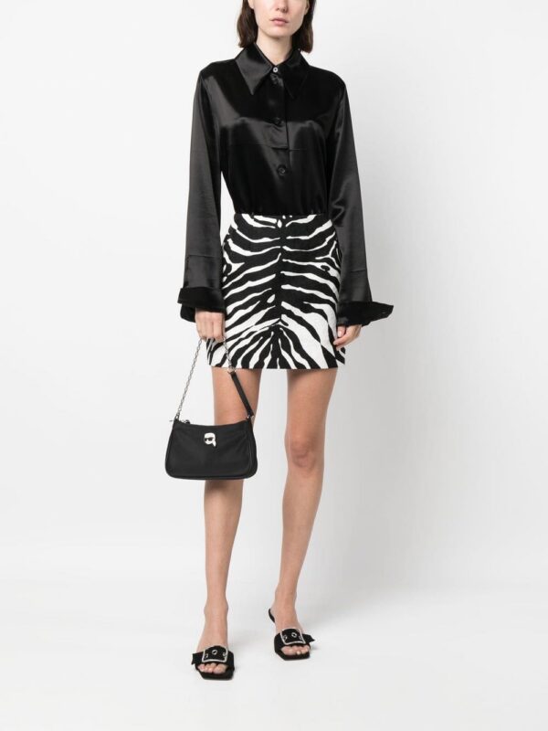 19186534_43647496_1000.jpg Karl Lagerfeld Ikonik appliqué-detail shoulder bag