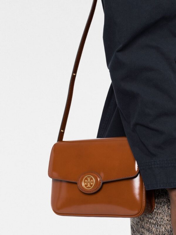 19506405_43528316_1000.jpg Tory Burch logo-plaque crossbody bag