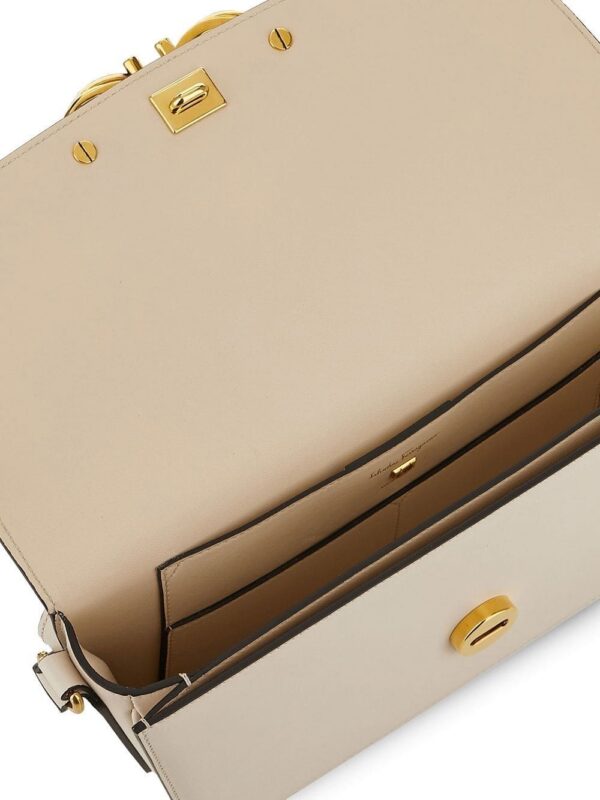 19629780_43970696_1000.jpg Ferragamo Trapezio leather shoulder bag