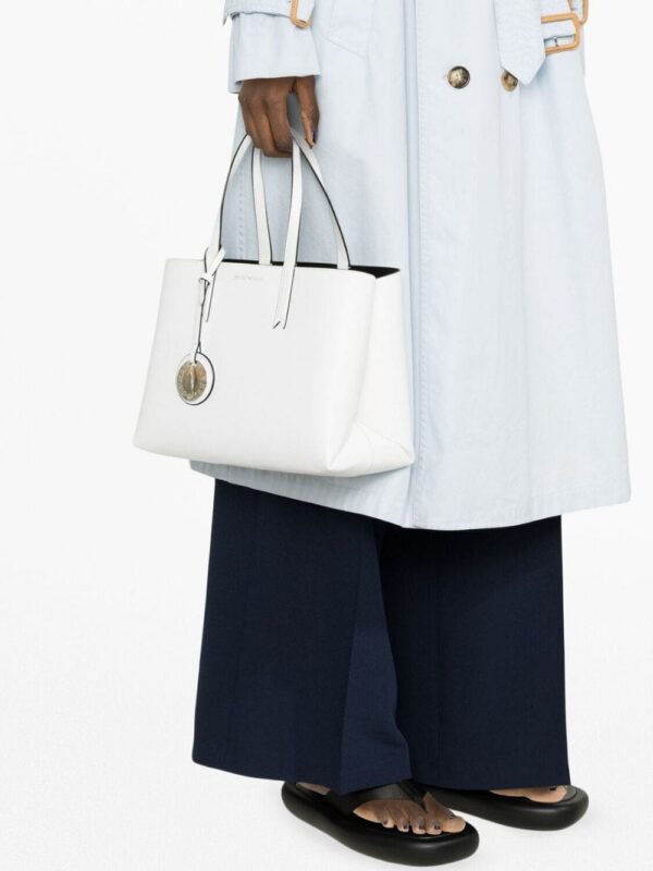 19778189_44818322_1000.jpg Emporio Armani logo-charm faux-leather tote
