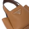 20083223_45227007_1000.jpg Prada logo-plaque tote bag