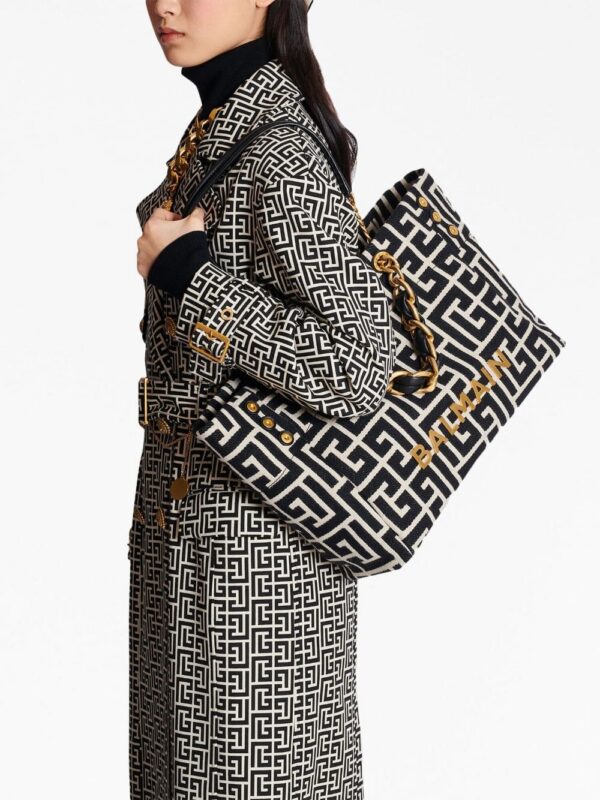 20113008_45315876_1000.jpg Balmain logo-plaque tote bag