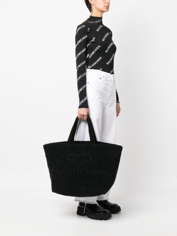 20134553_50084532_1000.jpg Balenciaga Jumbo logo-debossed tote bag
