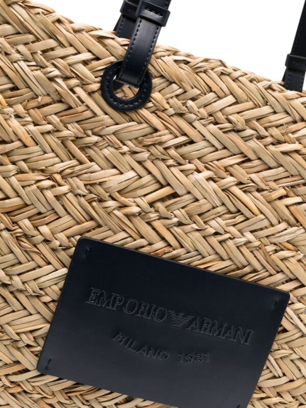 20135829_50094808_1000.jpg Emporio Armani logo-patch woven-raffia tote beg