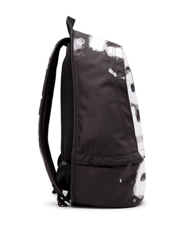 20266142_50428769_1000.jpg Diesel Rave X logo-print backpack
