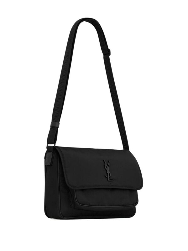 20699181_53691483_1000.jpg Saint Laurent Niki YSL-plaque camera bag