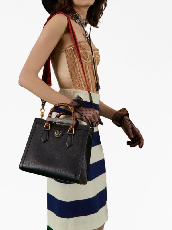 20975910_50956106_1000.jpg Gucci small Diana leather tote bag