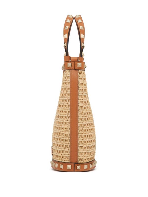 21676720_52022065_1000.jpg Valentino Garavani mini Rockstud raffia shoulder bag