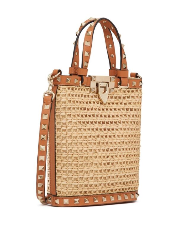 21676720_52022068_1000.jpg Valentino Garavani mini Rockstud raffia shoulder bag