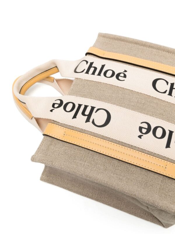 21748170_52235543_1000.jpg Chloé small Woody panelled leather bag