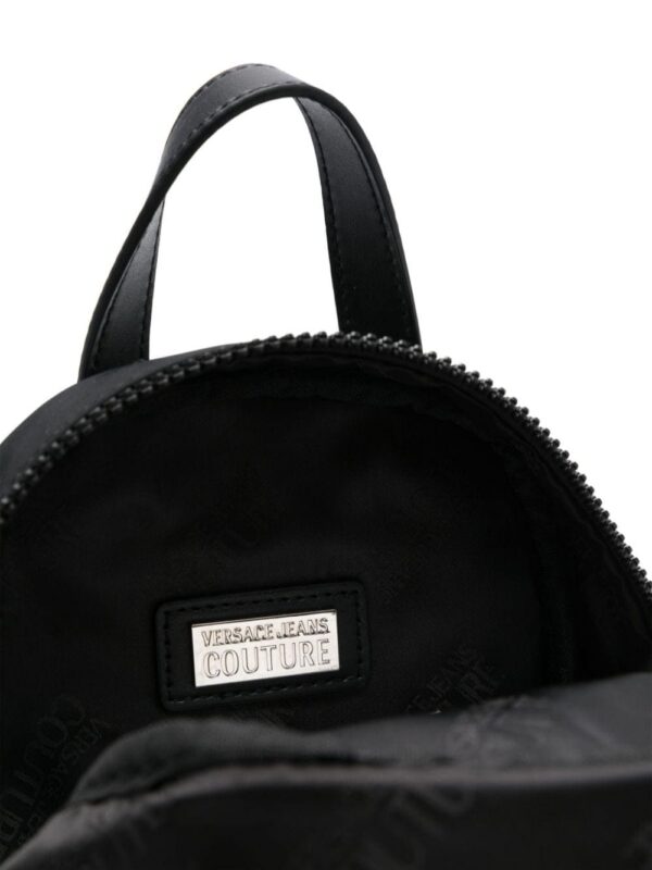 21829088_51673318_1000.jpg Versace Jeans Couture logo-lettering zipped backpack