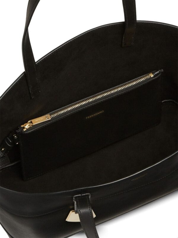 21832417_52054888_1000.jpg Ferragamo Charming logo-print tote bag
