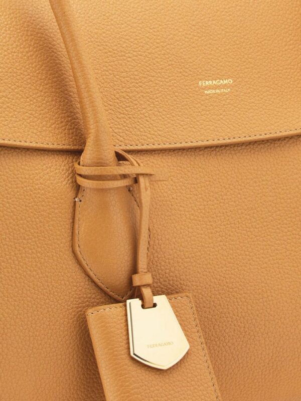 21832425_52500074_1000.jpg Ferragamo logo-tag leather tote bag