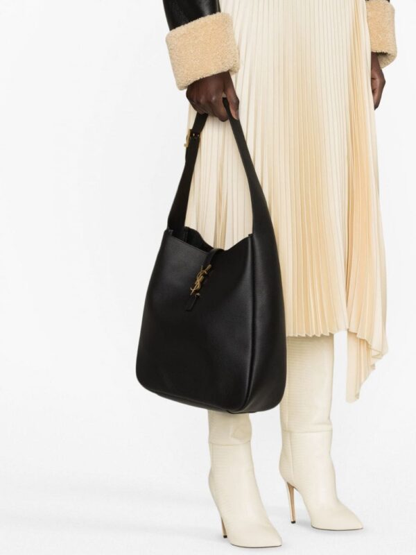 21978657_53537399_1000.jpg Saint Laurent large Le 5 à 7 leather shoulder bag