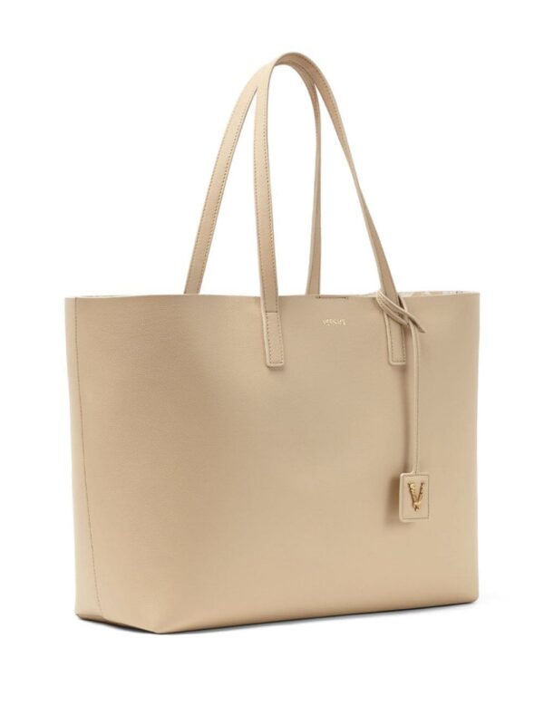 22101119_52464155_1000.jpg Versace Virtus logo-print tote bag