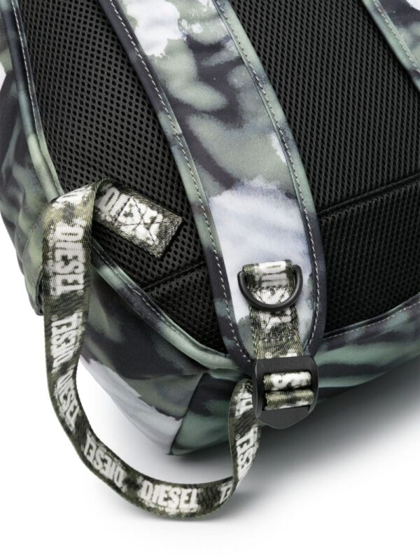 22213727_52185072_1000_a7ac1307-4959-47e2-9bcf-761e454426a1.jpg Diesel Rave X camouflage-print backpack