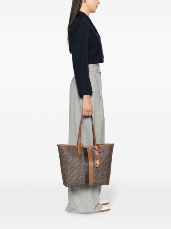22364606_52297443_1000.jpg Michael Michael Kors Eliza logo-print tote bag
