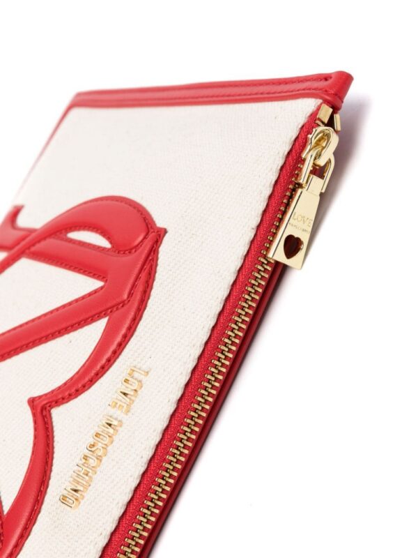 22465179_52414495_1000.jpg Love Moschino logo-appliqué cross body bag