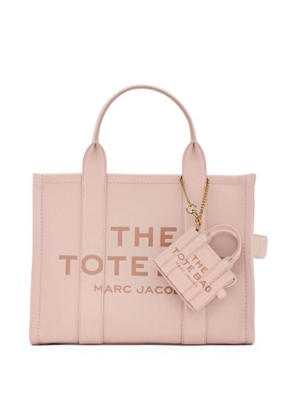 22510292_52718053_1000.jpg Marc Jacobs The Nano tote bag charm