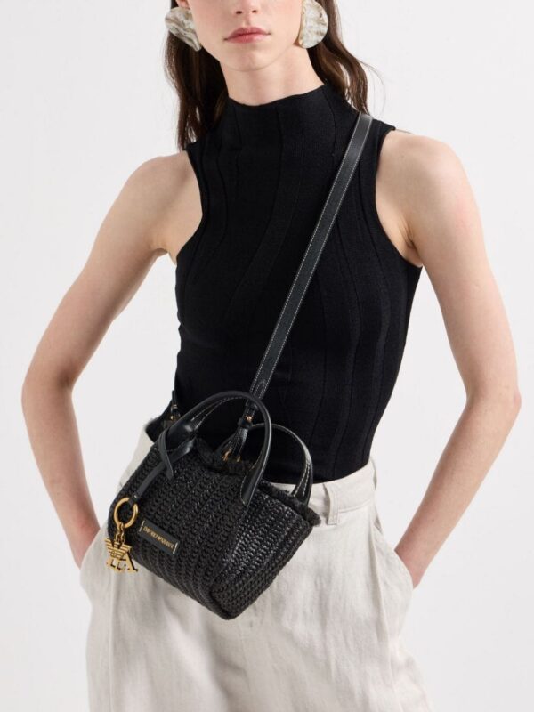 22672432_53047886_1000.jpg Emporio Armani logo-charm woven straw tote bag