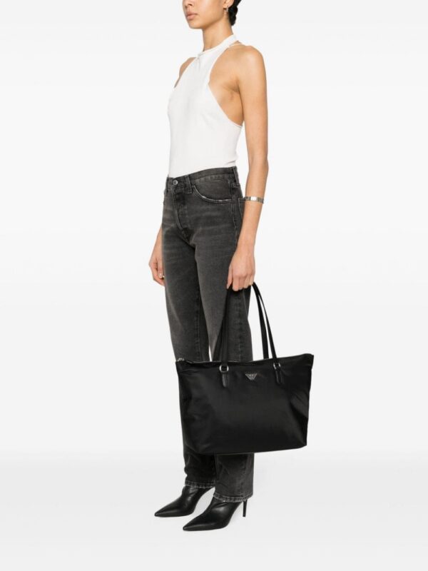 22798308_52830508_1000.jpg Emporio Armani logo-plaque tote bag