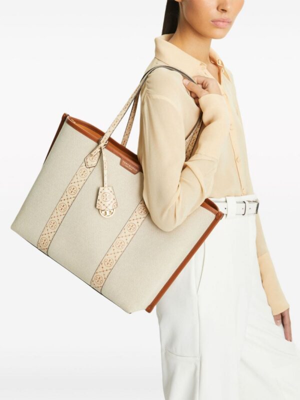 22821534_52793555_1000.jpg Tory Burch Perry canvas tote bag