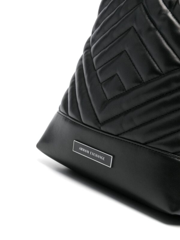 23174457_53582091_1000.jpg Armani Exchange logo-plaque quilted shoulder-bag