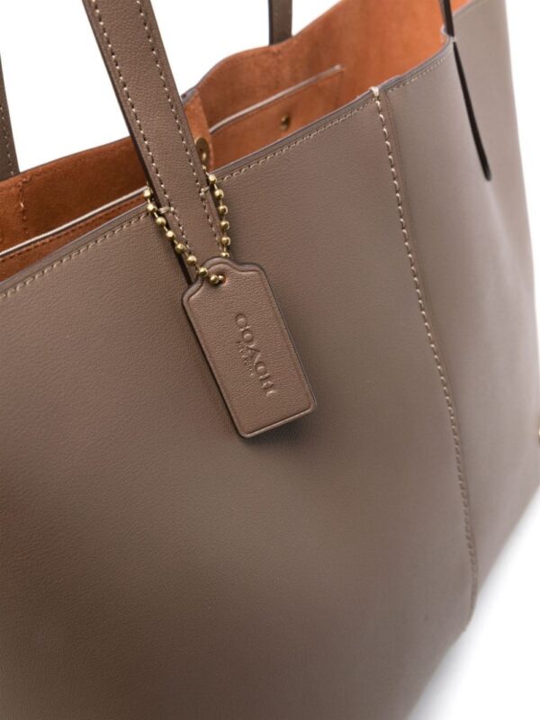 23299675_53433220_1000.jpg Coach logo-charm tote bag