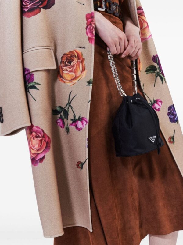 23861567_53994735_1000.jpg Prada logo-appliqué Re-Nylon bucket bag
