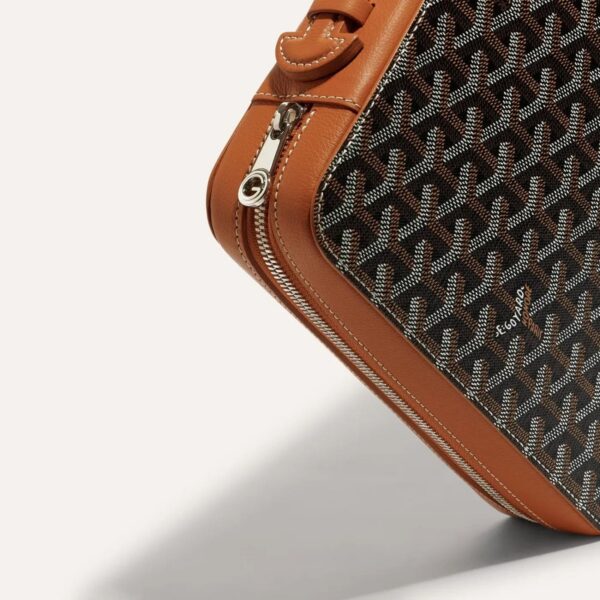 COMPUNMMLTY01CL03P_3_detail_6b94.jpg Goyard Compagnon Universel A4