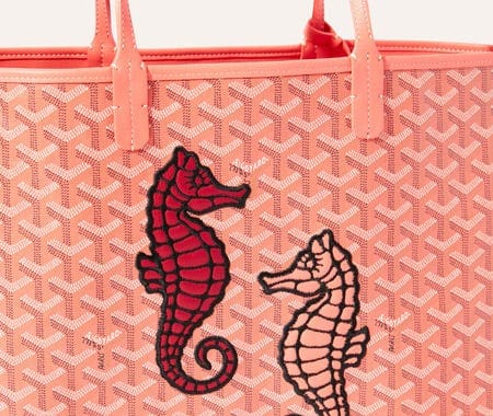 DESKTOP-EDITION-LIMITEE-CATALOGUE-DROITE-BAS.jpg Goyard Anjou PM Seahorse Embroidery