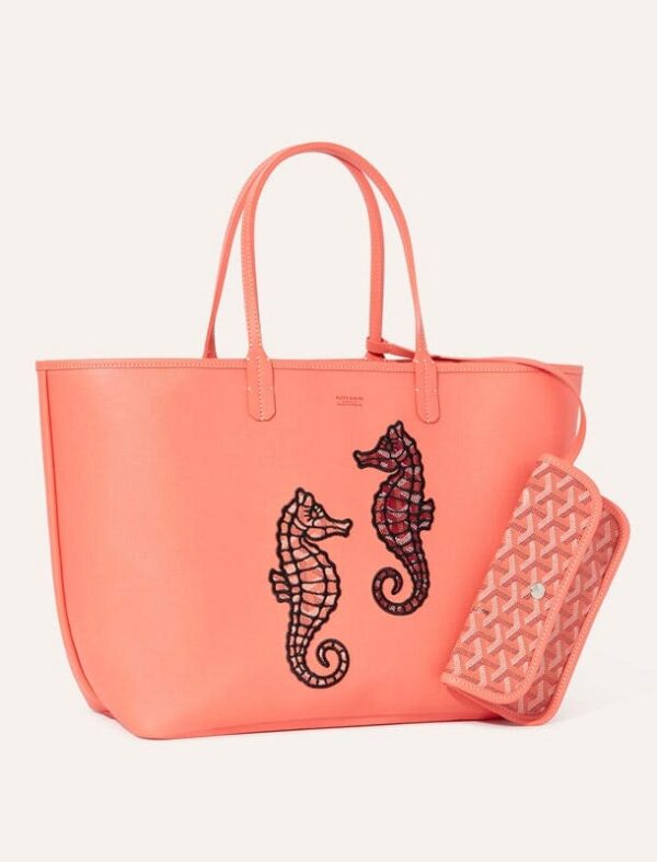 DESKTOP-EDITION-LIMITEE-CATALOGUE-GAUCHE.jpg Goyard Anjou PM Seahorse Embroidery