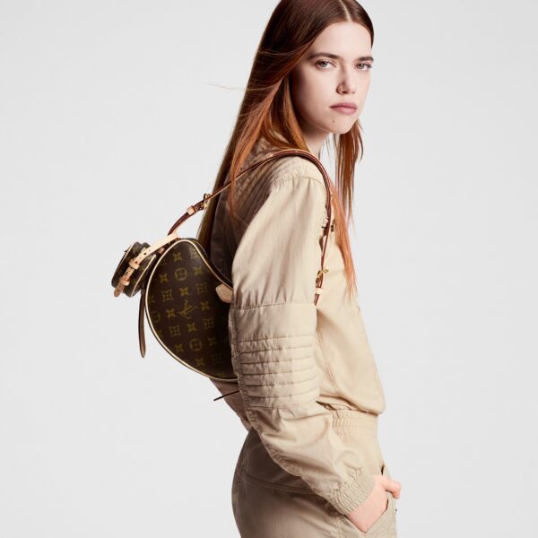 louis-vuitton-croissant-mm-monogram-handbags-M46828_PM1_Wornview.jpg Louis Vuitton Croissant MM