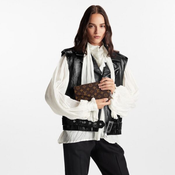 louis-vuitton-felicie-pochette-monogram-handbags-M81896_PM1_Wornview.jpg Louis Vuitton Félicie Pochette