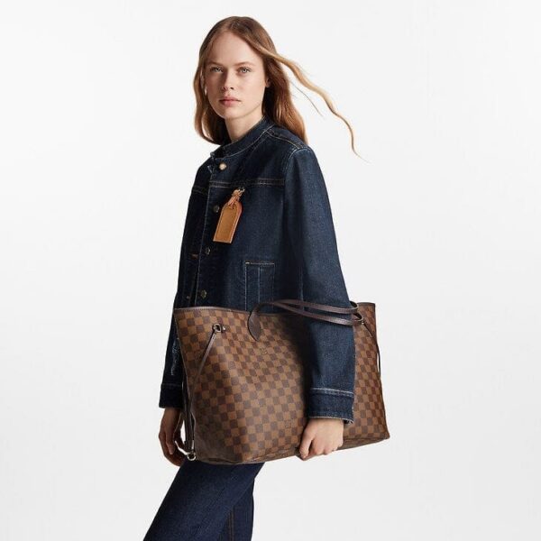 louis-vuitton-neverfull-gm-damier-ebene-handbags-N40597_PM1_Croppedwornview.jpg Louis Vuitton Neverfull GM