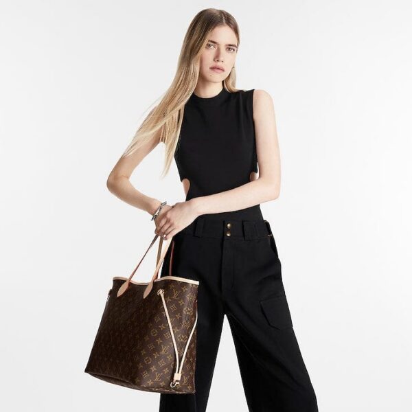 louis-vuitton-neverfull-gm-monogram-handbags-M46978_PM1_Croppedwornview.jpg Louis Vuitton Neverfull GM