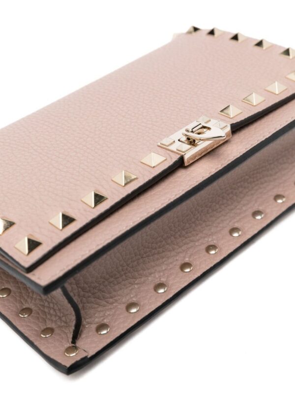 21028380_51383090_1000.jpg Valentino Garavani Rockstud leather crossbody bag