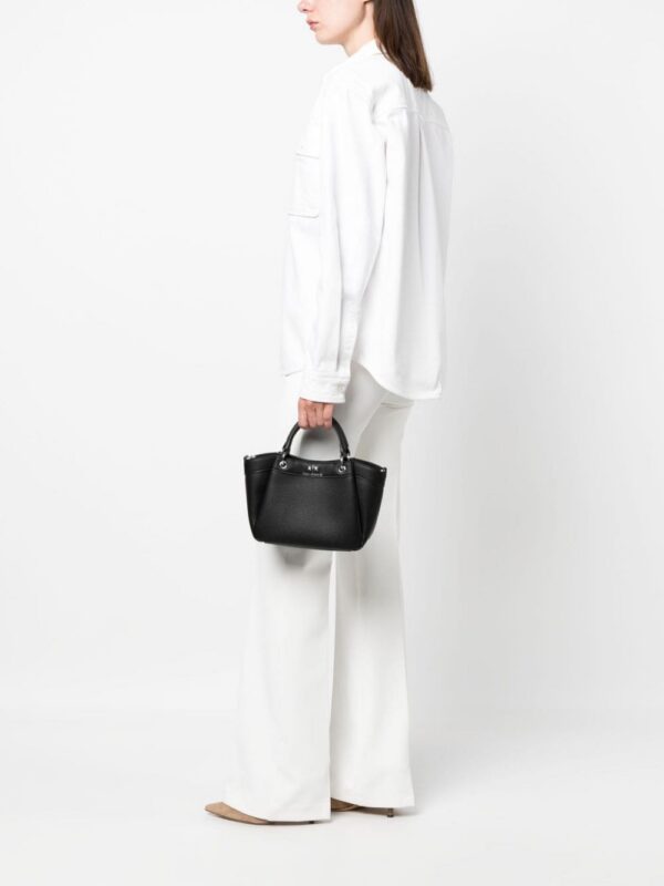 21271120_51349176_1000-1.jpg Armani Exchange logo-debossed grained-texture tote bag