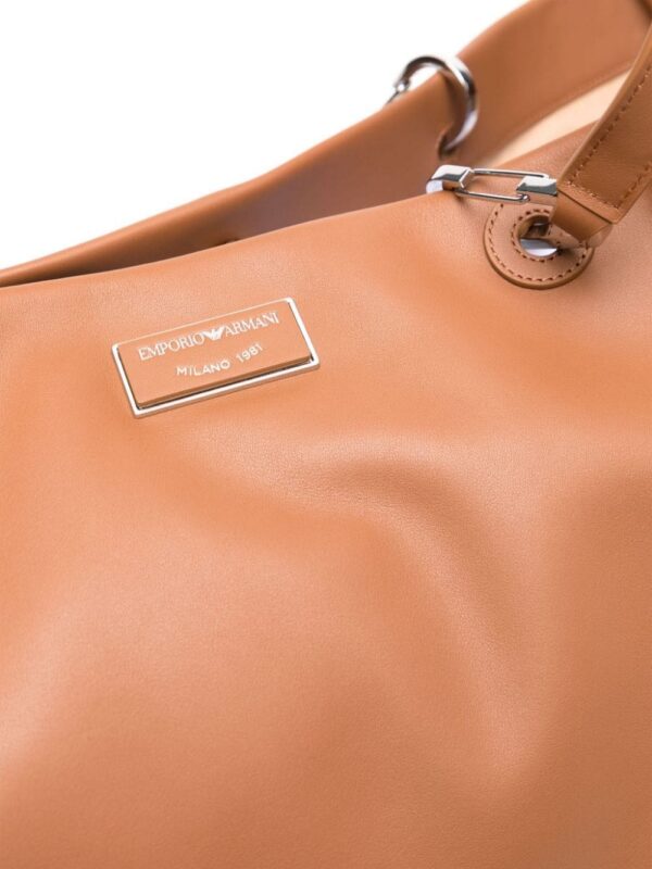 21308733_51692313_1000.jpg Emporio Armani logo-plaque leather tote bag