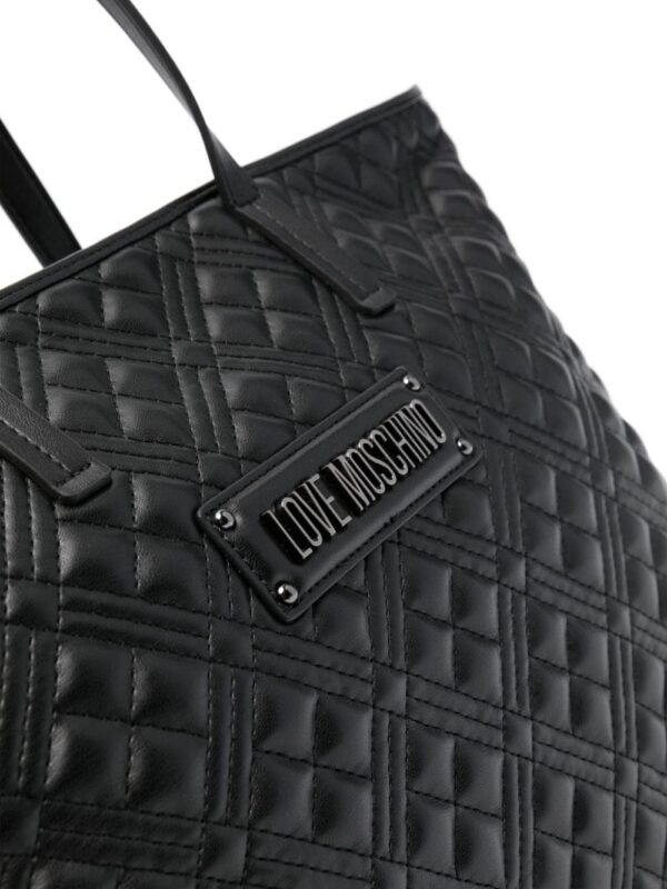 21476098_51438297_1000.jpg Love Moschino logo-plaque quilted tote bag