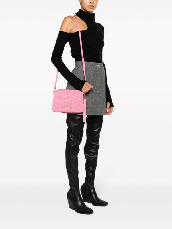 21490146_51508582_1000.jpg Versace Jeans Couture logo-plaque matelassé-effect crossbody bag