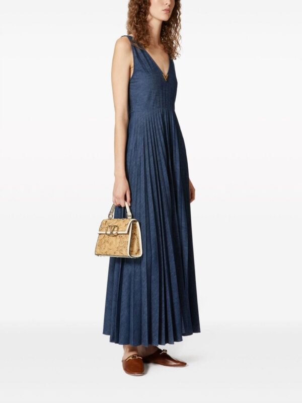 21676717_51939855_1000.jpg Valentino Garavani small VSling raffia handbag