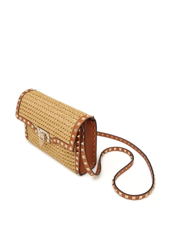 21676747_52141835_1000.jpg Valentino Garavani small Rockstud raffia shoulder bag