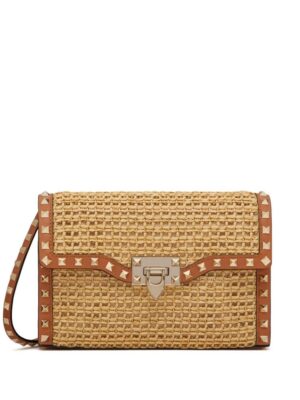 21676747_52141836_1000.jpg Valentino Garavani small Rockstud raffia shoulder bag