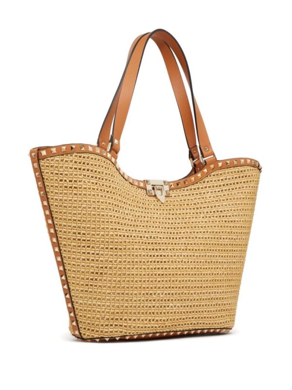 21676754_51975397_1000.jpg Valentino Garavani Rockstud raffia tote bag