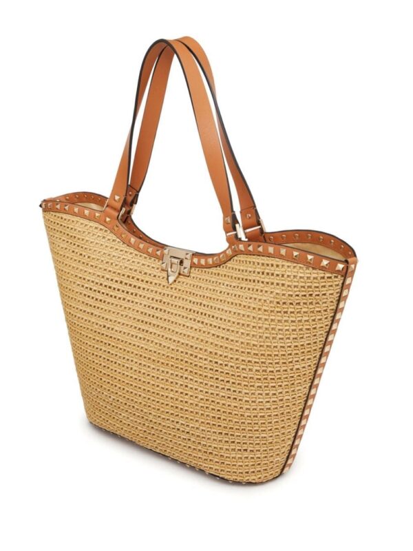 21676754_51975401_1000.jpg Valentino Garavani Rockstud raffia tote bag