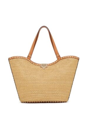 21676754_51975407_1000.jpg Valentino Garavani Rockstud raffia tote bag