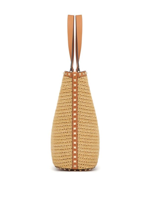 21676754_51975408_1000.jpg Valentino Garavani Rockstud raffia tote bag